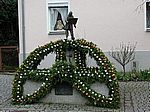 Osterbrunnen in Ebermannstadt, gegenüber der Kirche